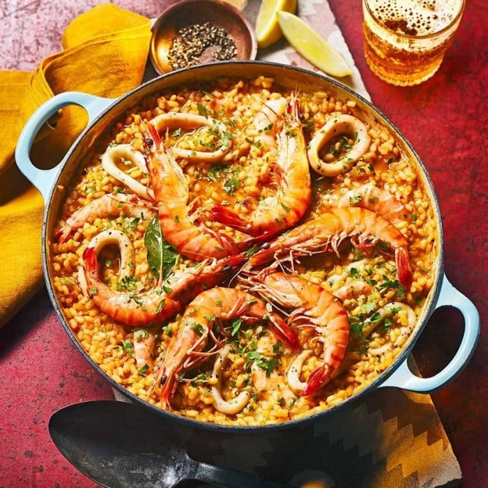 Arroz con gambas y calamar, a Spanish dish